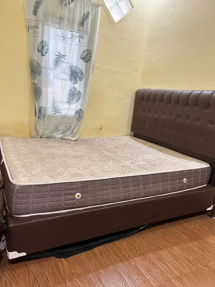 PERABOTAN RUMAH TANGGA (kasur dan meja)