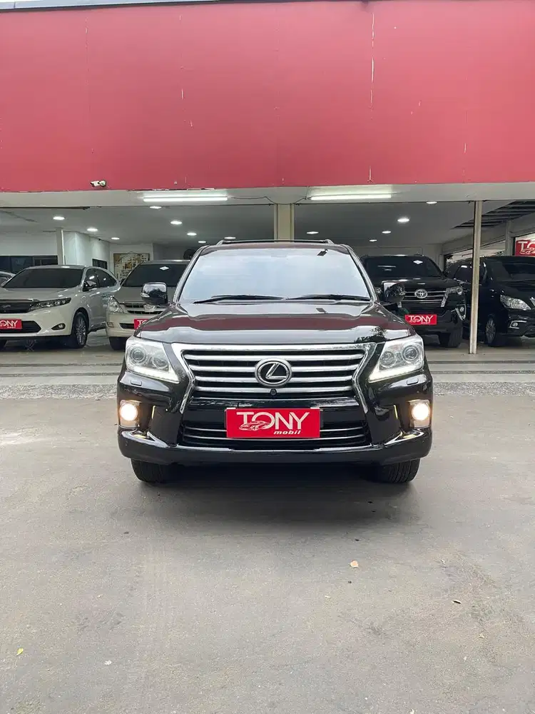 Lexus LX570 Full Spec 4x4 AT 2013 Hitam