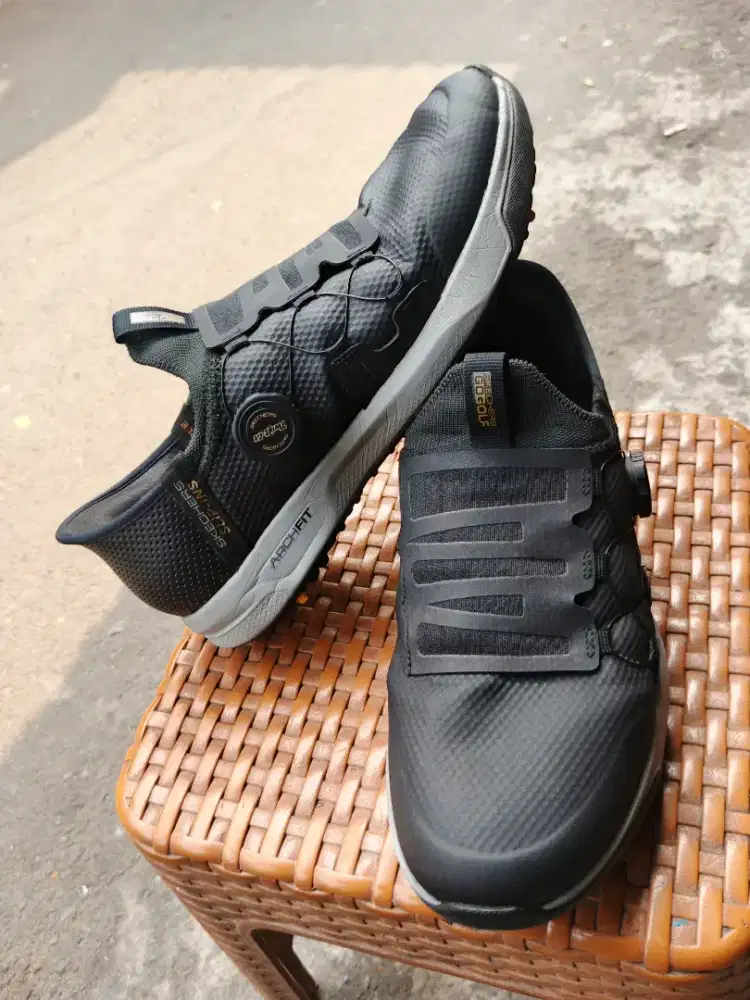 Jual Sepatu golp Skechers slip ins Tali putar waterproof size 42
