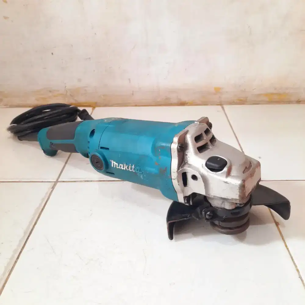 Mesin gerinda 5 inch MAKITA GA5020 bekas pakai orsinil