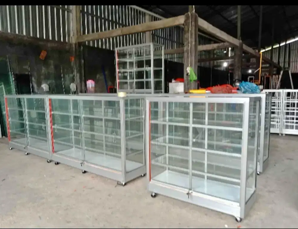 Etalase toko semarang
