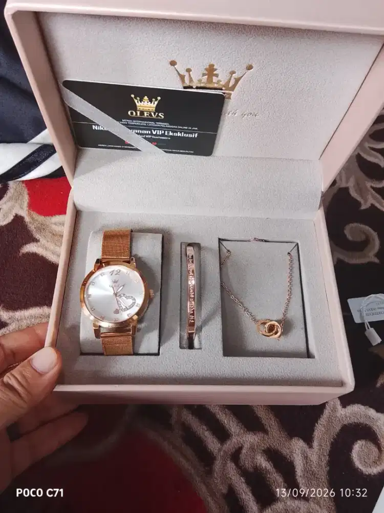 Jam tangan cewe warna gold