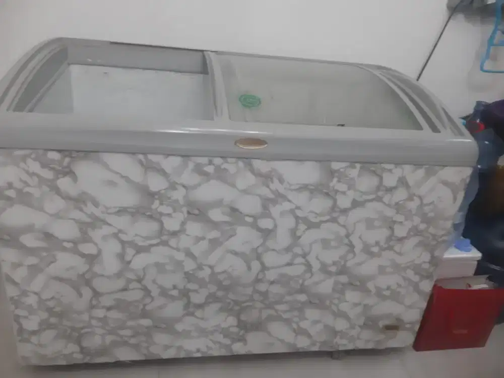Freezer utk penyimpanan daging, es krim