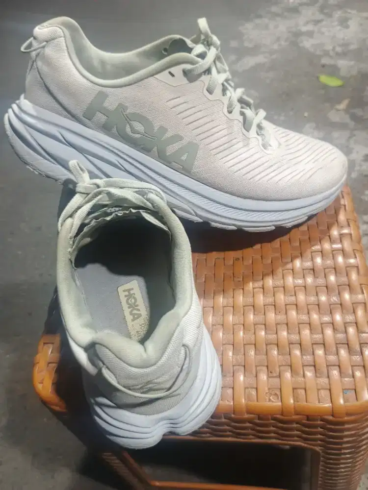 Jual Sepatu Hoka rincon3 original size 43 bisa kirim bayar cod