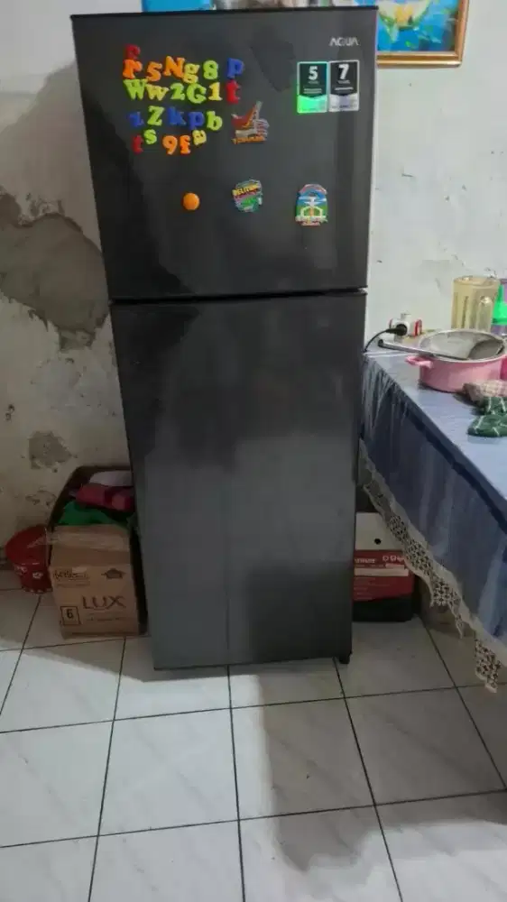 Kulkas Aqua 2 Pintu + Lemari Baju