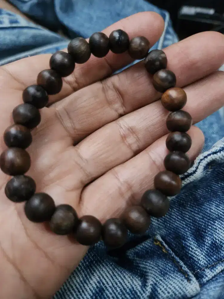Gelang kayu gaharu