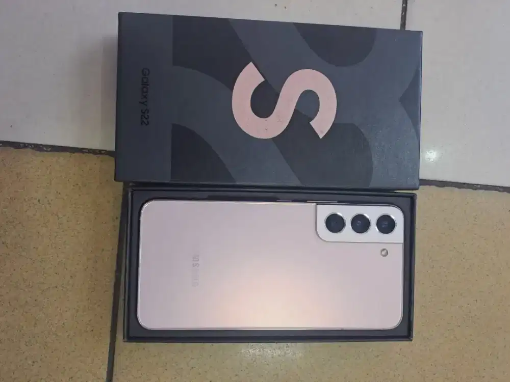 Samsung S22 8/128