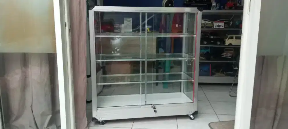 Etalase toko Ungaran