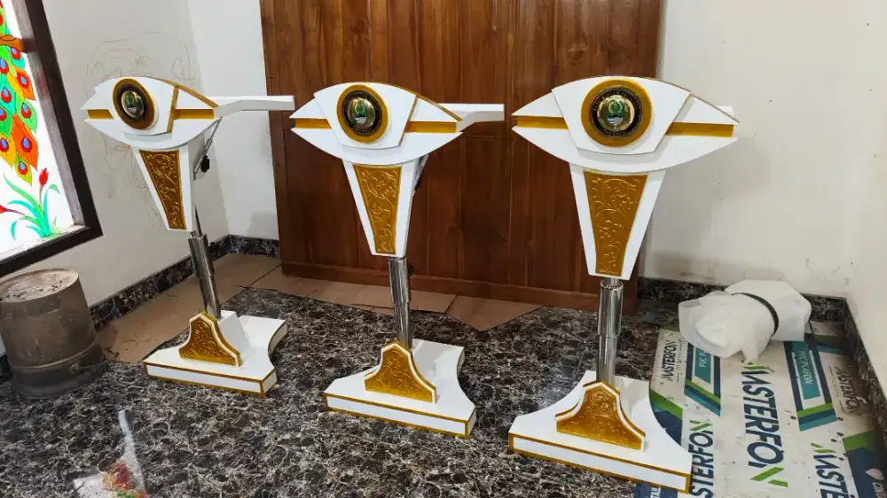 Podium cerama di kantor