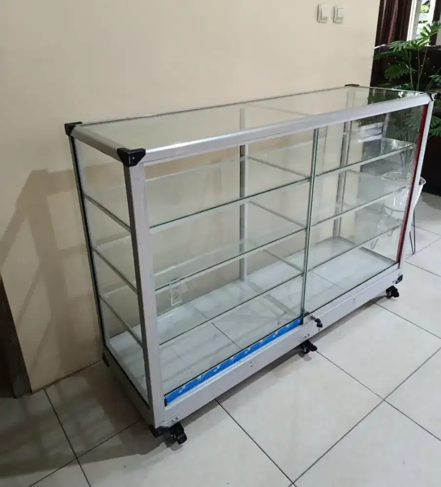 Etalase toko Ambarawa