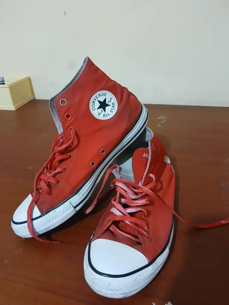 Sepatu Converse x Liverpool
