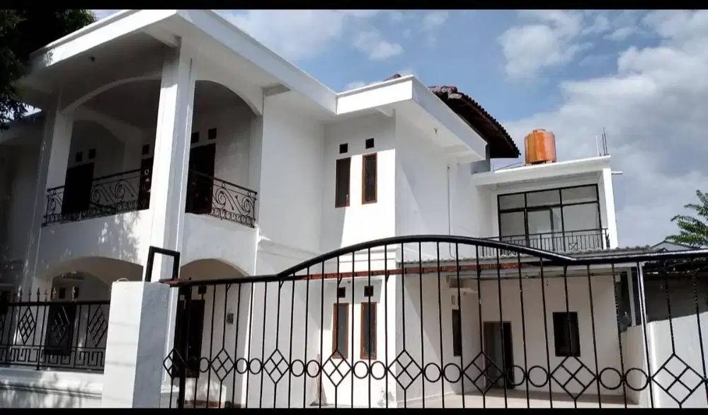 MURAH!!! RUMAH BESAR 7 KAMAR SAMPING TMII CIPAYUNG JAKARTA TIMUR