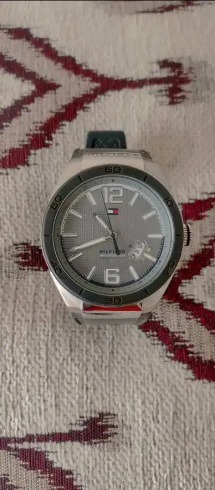 jam tangan Tomy Hilfiger