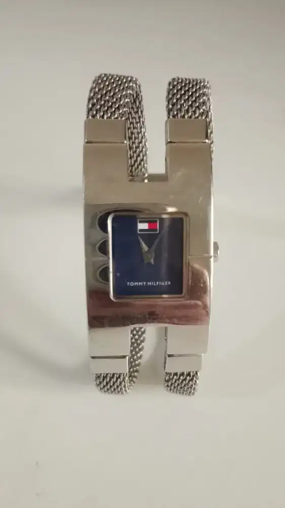 Jam Tangan Wanita Tommy Hilfiger F80132 Original (Preloved)