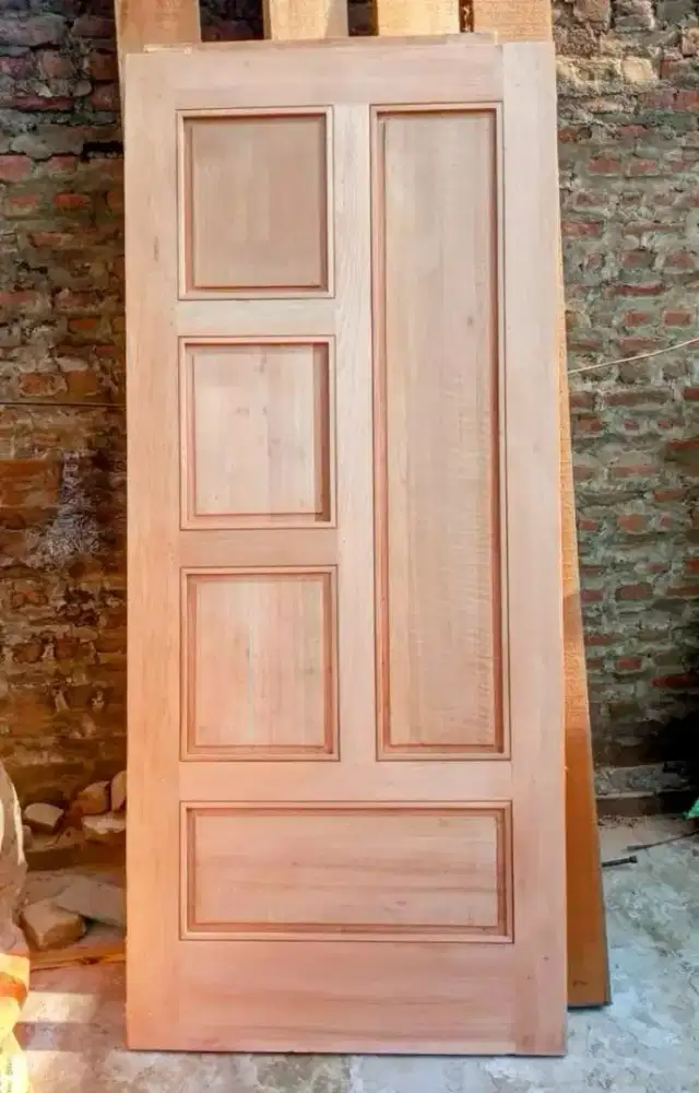 Daun pintu kayu mahoni