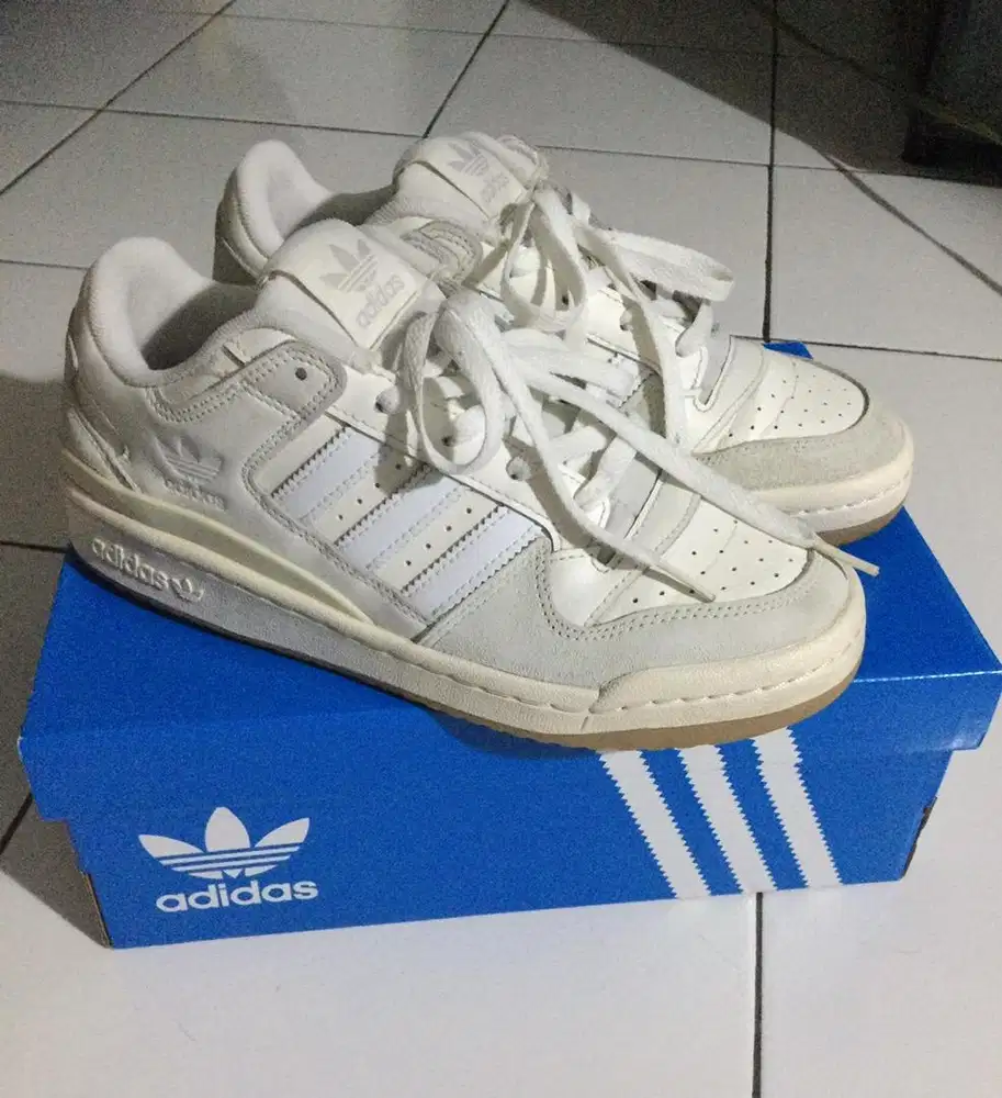 Sepatu adidas white