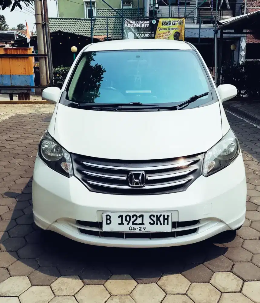 Honda Freed dijual