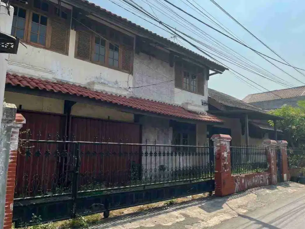 DIJUAL RUMAH HITUNG TANAH DALAM DI KELAPA DUA KEBON JERUK JAKARTA BARAT