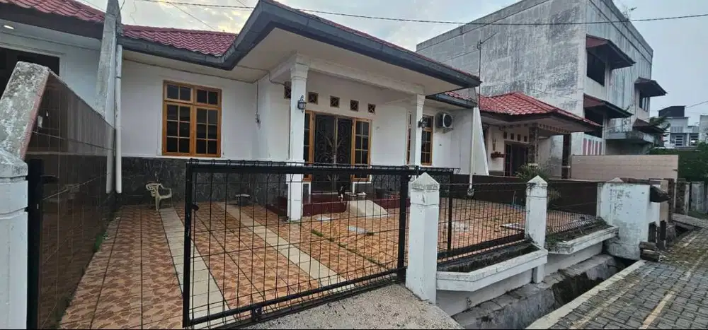 DISEWAKAN VILLA 3 KAMAR DAERAH PERUMAHAN GRAHA DELI , TITI KUNING