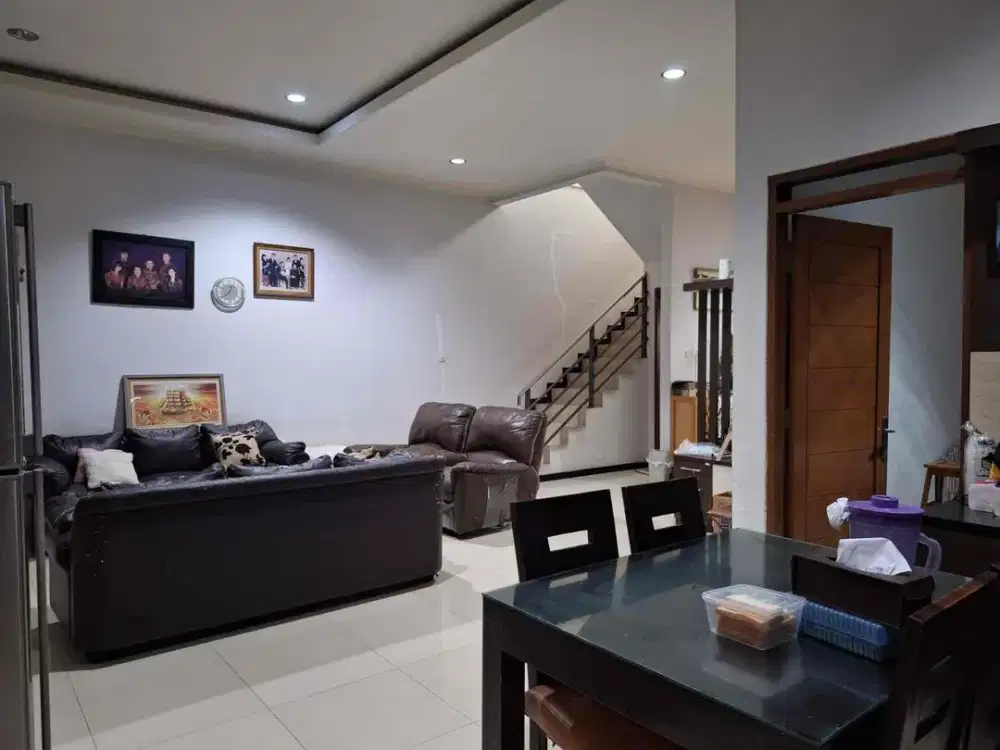Dijual rumah di singgasana pradana Bandung