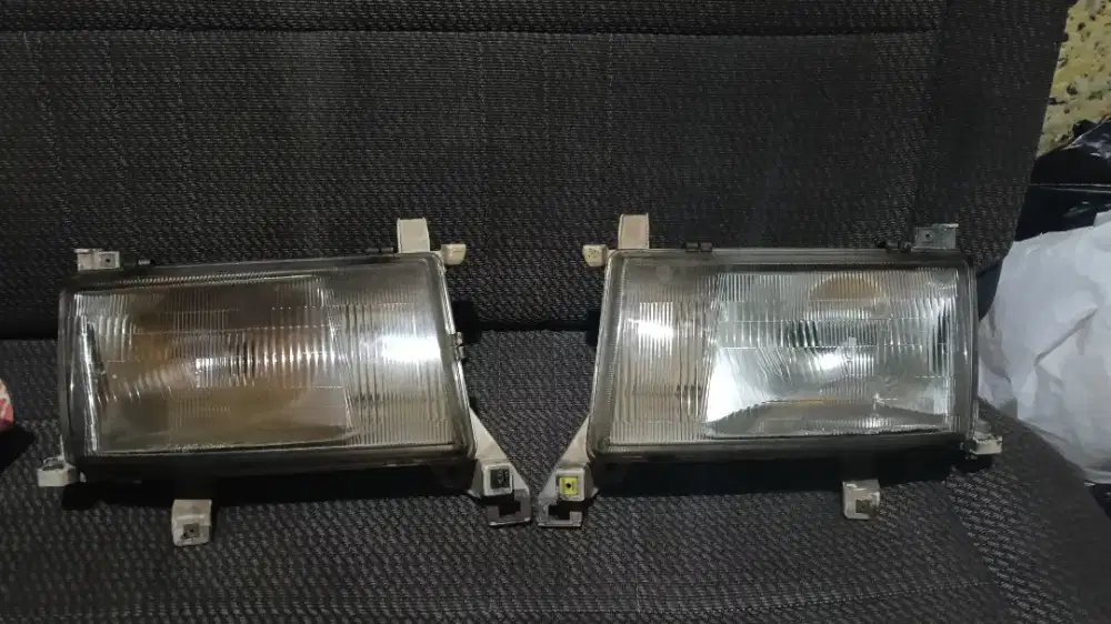 lampu depan set kijang kapsul bensin/diesel 97 Original