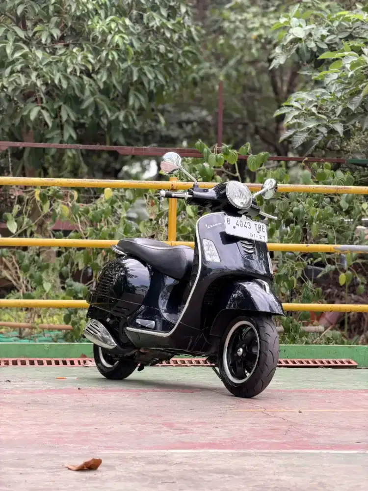 DIJUAL PIAGGIO VESPA GTS 150 3V TAHUN 2016 PERFECT CONDITION