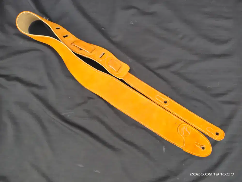 Exclusive Fender Strap Guitar Original