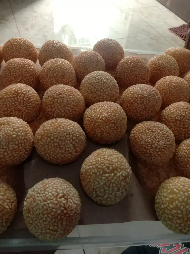 Kue onde onde tepung ketan isi kacang ijo