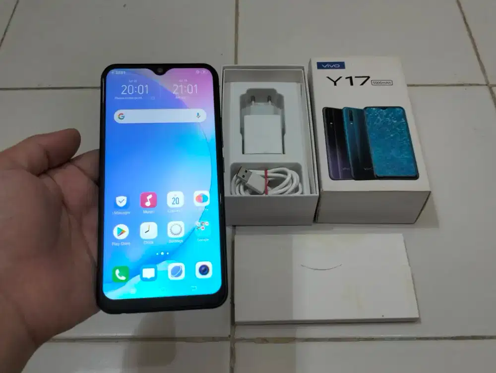 BU VIVO Y17 RAM 8GB / 256GB 4G LTE Duos 6.35in Finger 5000Mah Komplit