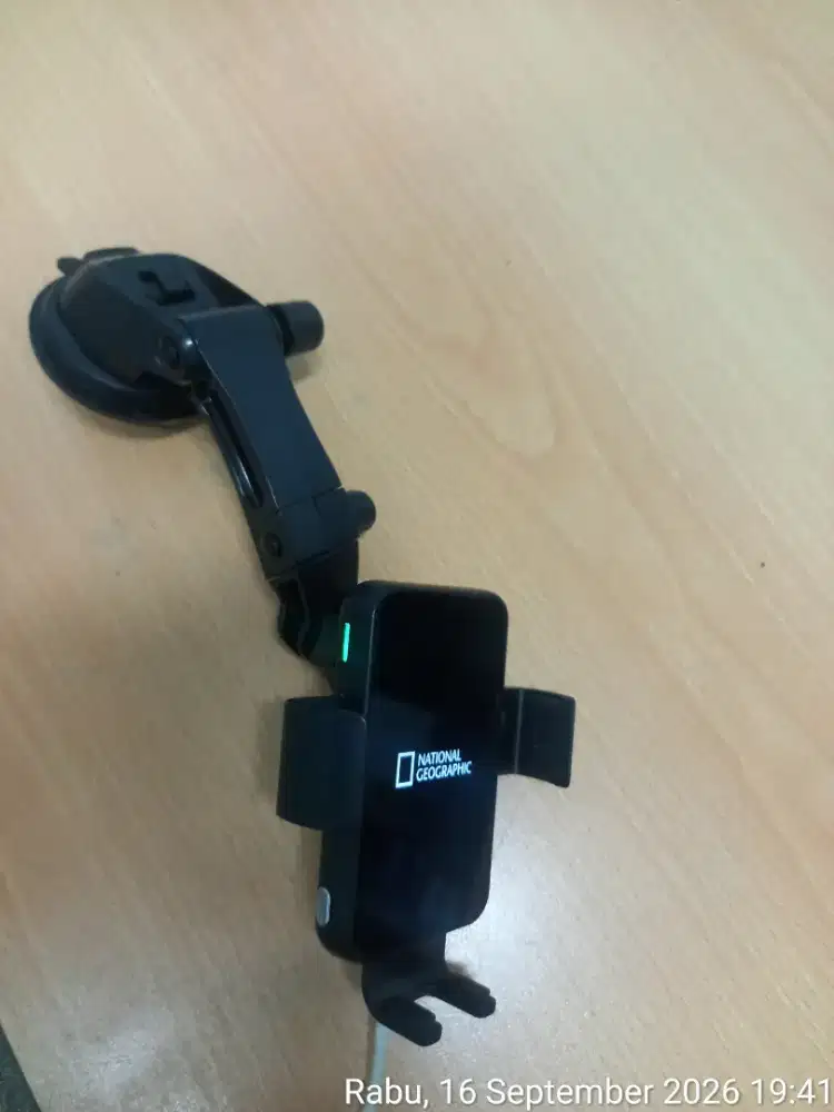 Dashbord whierless cahrger