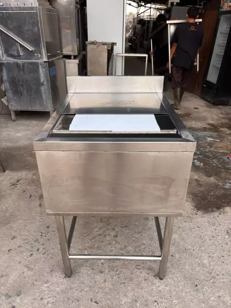 ICE BIN
Ukuran 60x70x85
Lubang ice bin 50x66x30