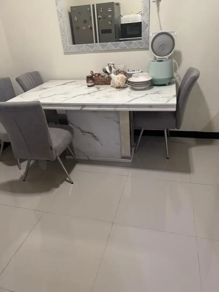 Sati set meja kursi makan