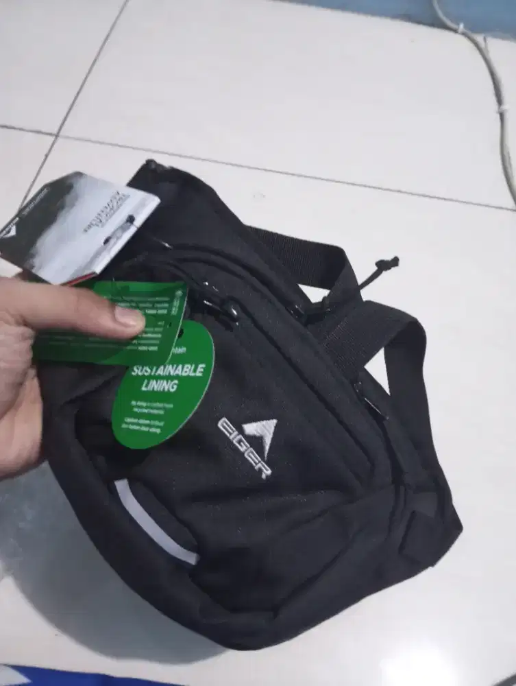 Tas selempang Eiger baru