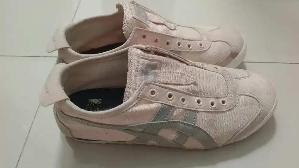 Sepatu onitsuka tiger women pink size 37