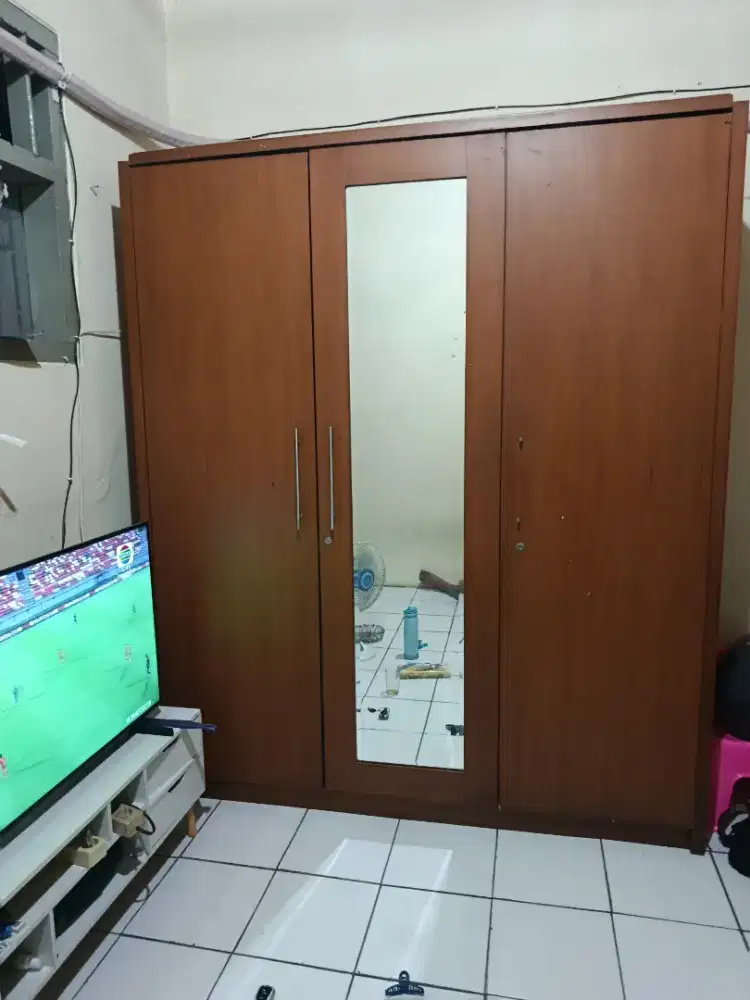 Lemari 3 pintu gantung dan lipat