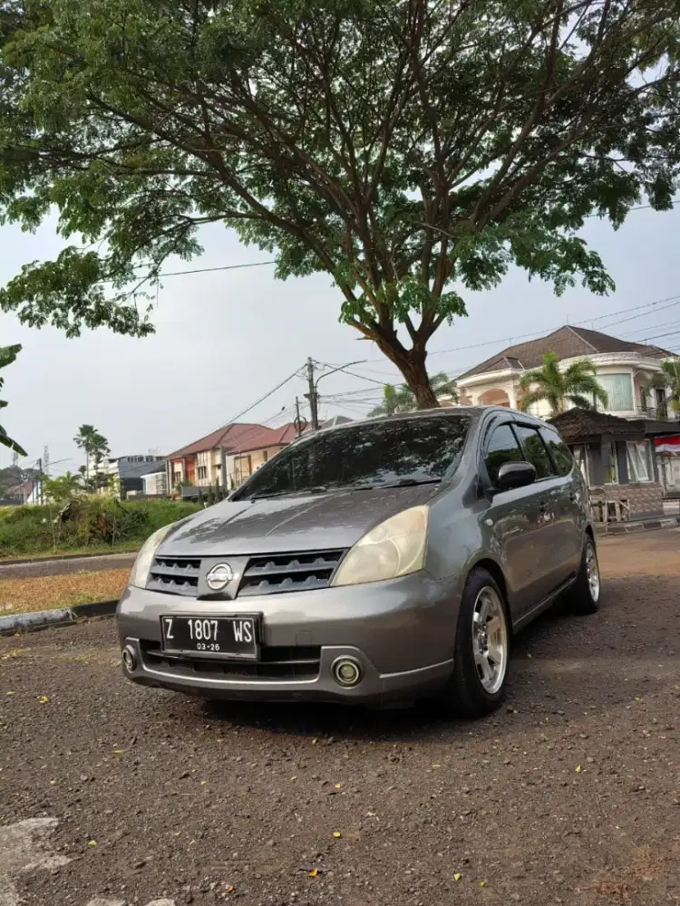 Grand Livina 1.5 SV Mt 2010 Kredit DP 10Jt