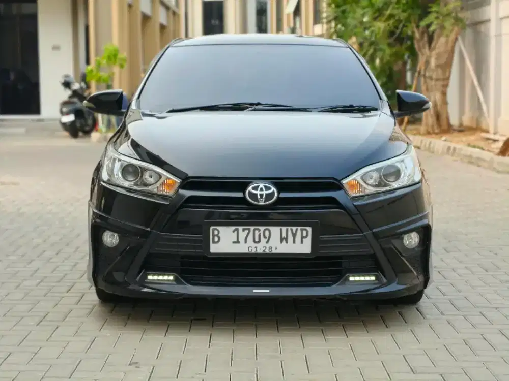 TOYOTA YARIS 1.5 TRD AT 2017 HITAM