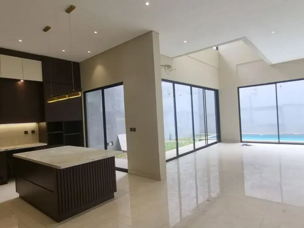 Rumah Baru 2 Lantai 5+1 Kamar Kolam Renang di Sektor 7