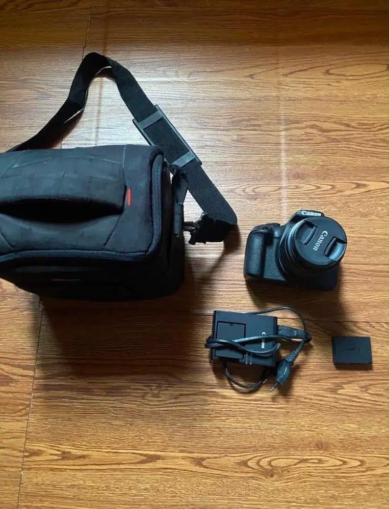 DSLR CANON EOS 2000D