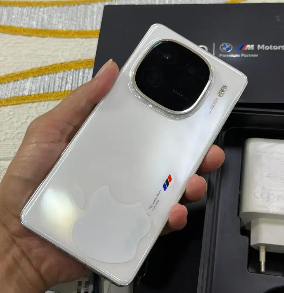 Iqoo 12 5G 16/512GB Snapdragon 8 Gen 3 Fullset Bekas Garansi Resmi