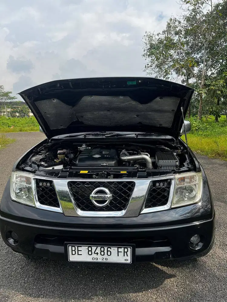 Jual Navara VE solar tahun 2010 manual pajak hidup mobil sehat siap pa