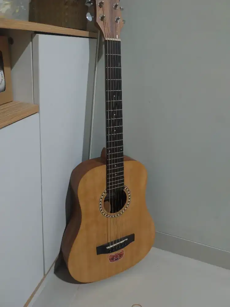 GITAR ÀKUSTIK 3/4 DLUXE