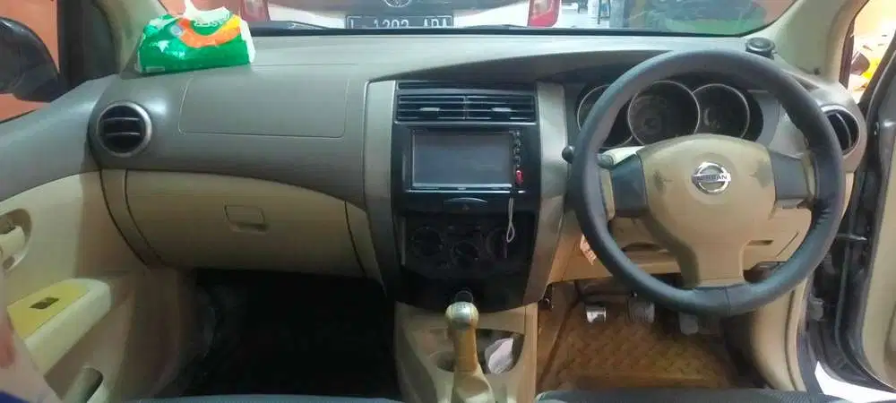 Nissan Grand livina 2010 Bensin