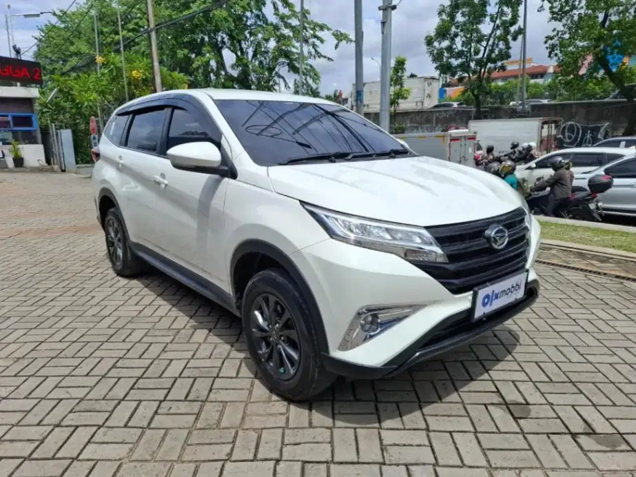 DP 9, JT Daihatsu Terios 1.5 X Bensin-AT Silver 2022