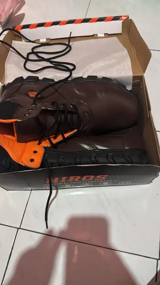 Di jual sepatu merk hiros size 47