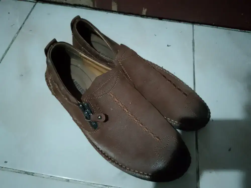 Sepatu casual pria