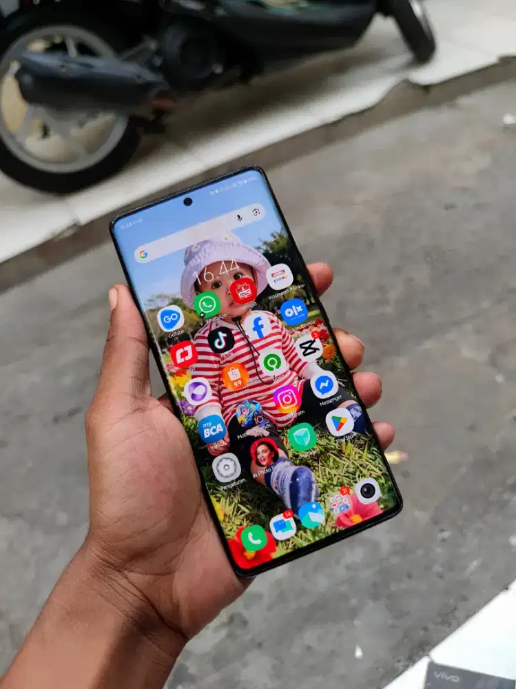 Vivo v30e 5G fulset NFC layar lengkung mantap