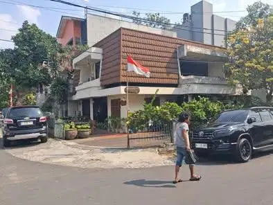 SEWA RUMAH 7KT DI JANTUNG JAKARTA SELATAN -2 MENIT KE PS.SANTA  & SCBD