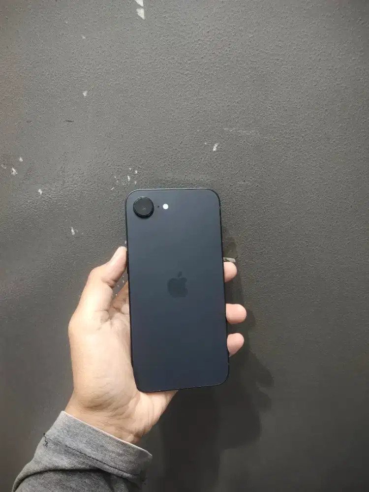 IPHONE 16E 128GB SECOND RESMI IBOX FULLSET