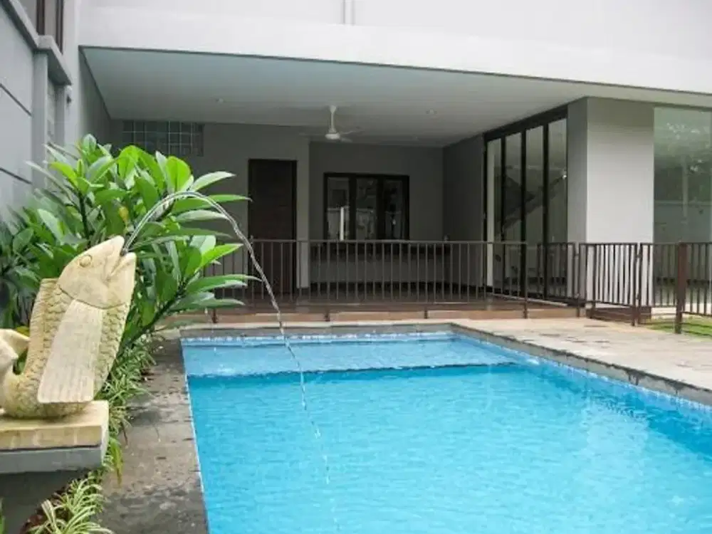 DISEWAKAN RUMAH CANTIK ADA POOL DI CIPETE JAKARTA SELATAN